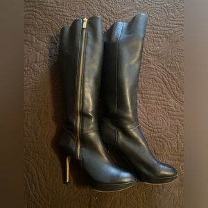 Size 5.5 Vince Camuto platform boots. Black leather.